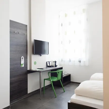 Eee Hotel